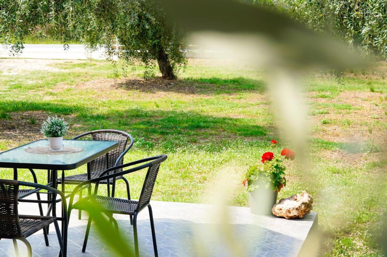 Olivento Beach Front Suites Потос Екстериор снимка