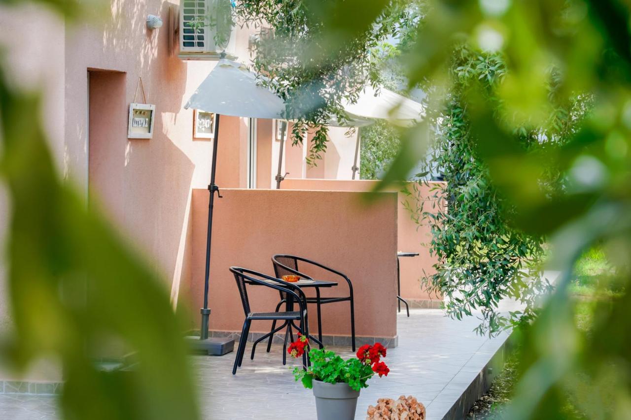 Olivento Beach Front Suites Потос Екстериор снимка