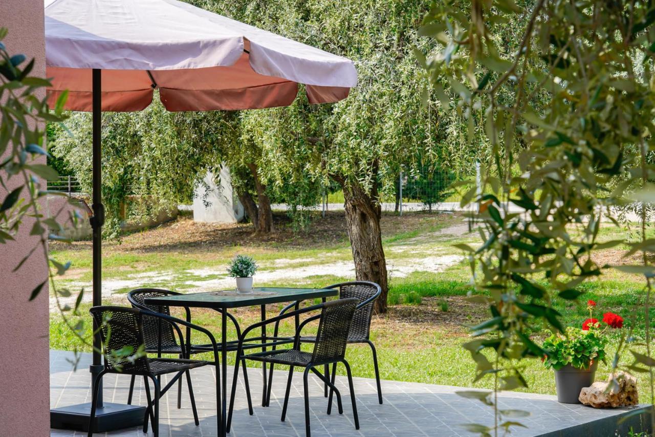 Olivento Beach Front Suites Потос Екстериор снимка