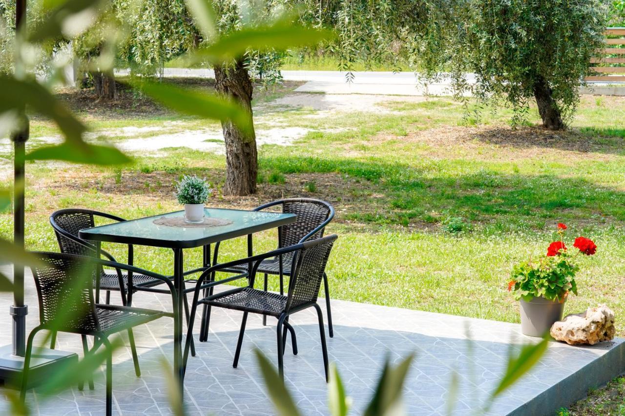 Olivento Beach Front Suites Потос Екстериор снимка