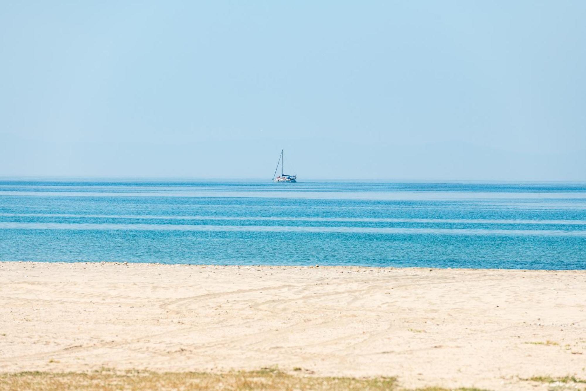 Olivento Beach Front Suites Потос Екстериор снимка