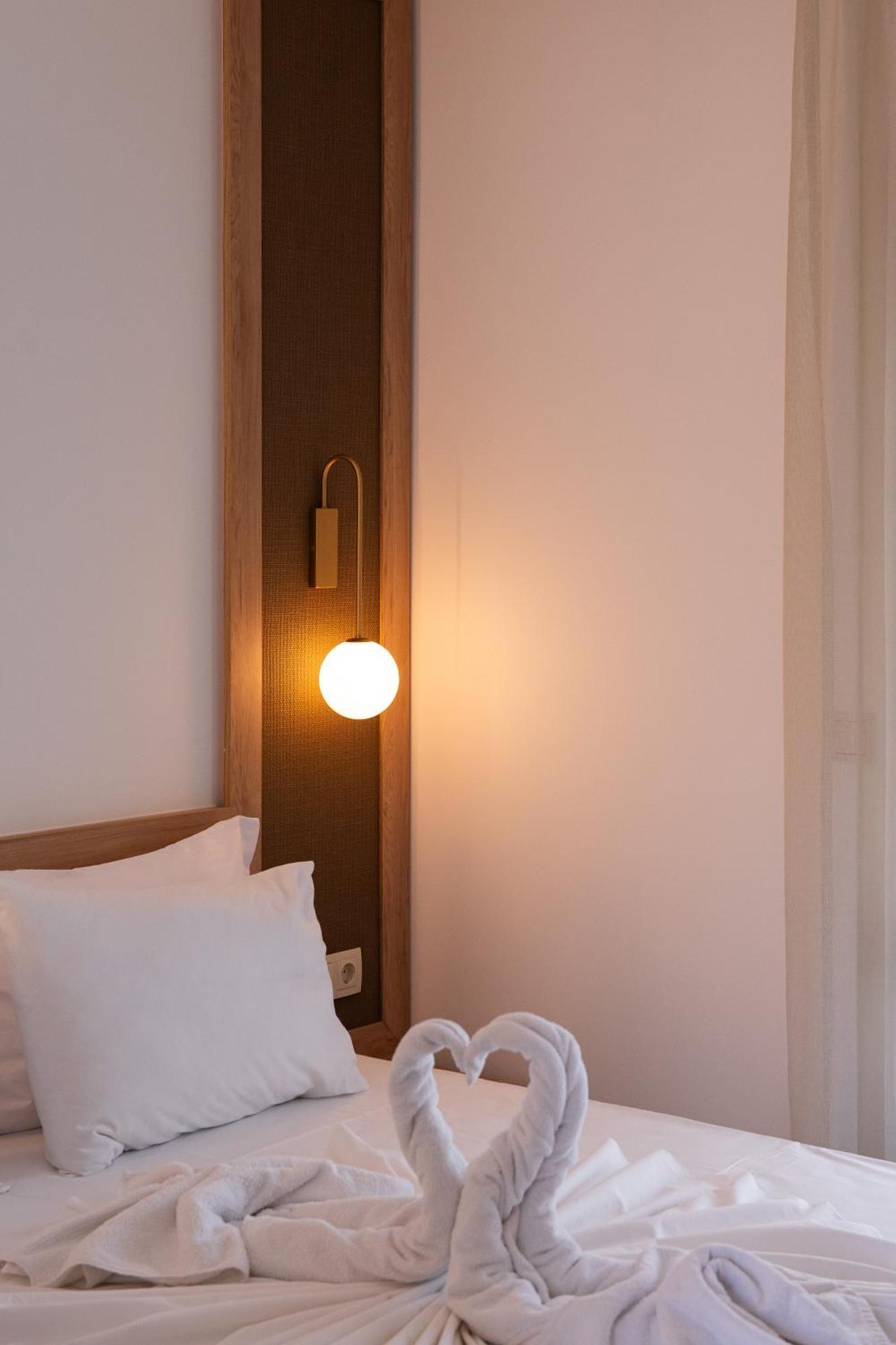 Olivento Beach Front Suites Потос Екстериор снимка