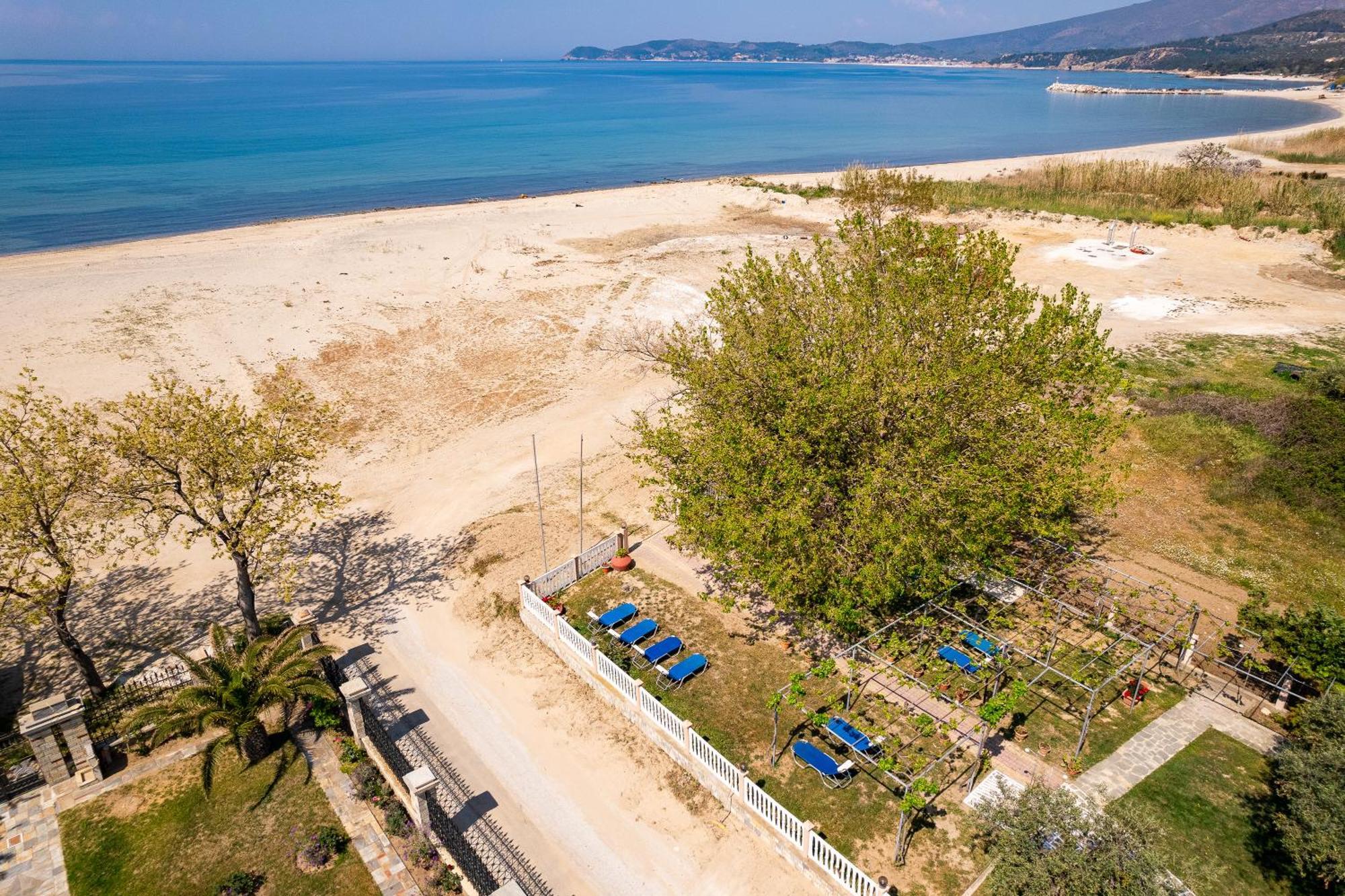 Olivento Beach Front Suites Потос Екстериор снимка