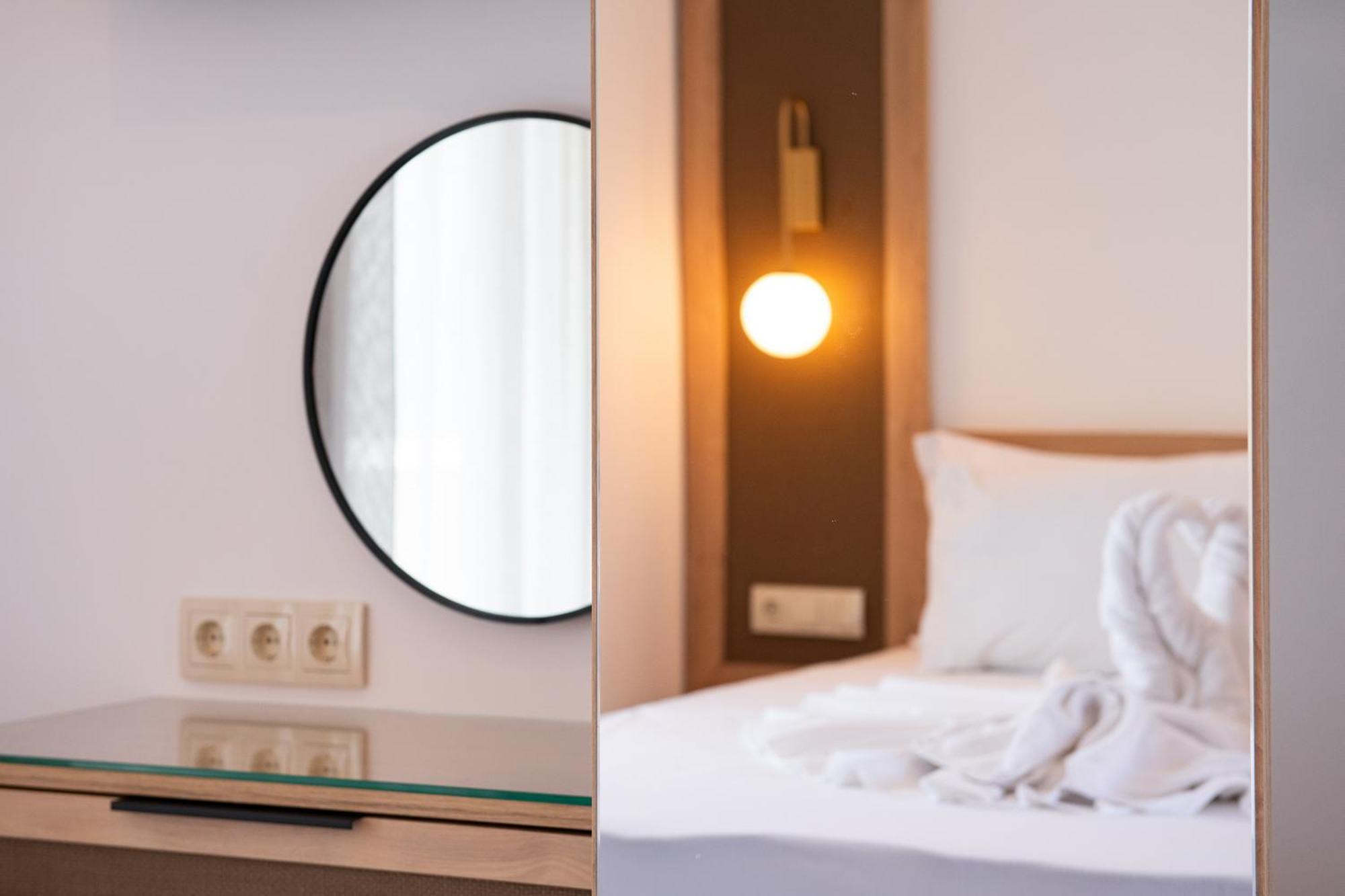 Olivento Beach Front Suites Потос Екстериор снимка