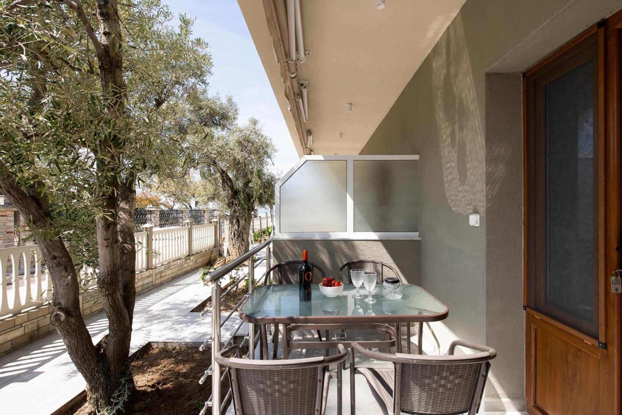 Olivento Beach Front Suites Потос Екстериор снимка