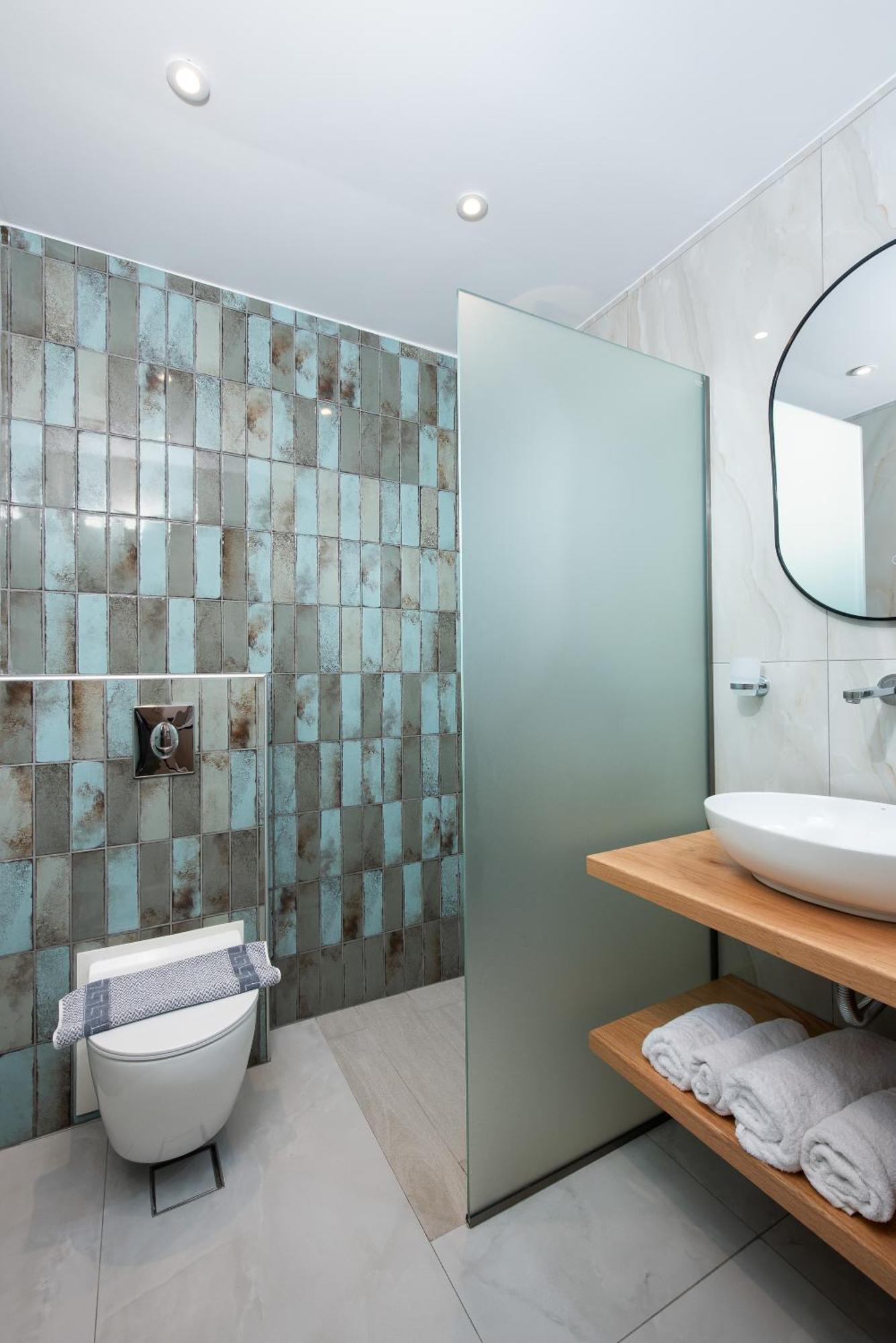 Olivento Beach Front Suites Потос Екстериор снимка