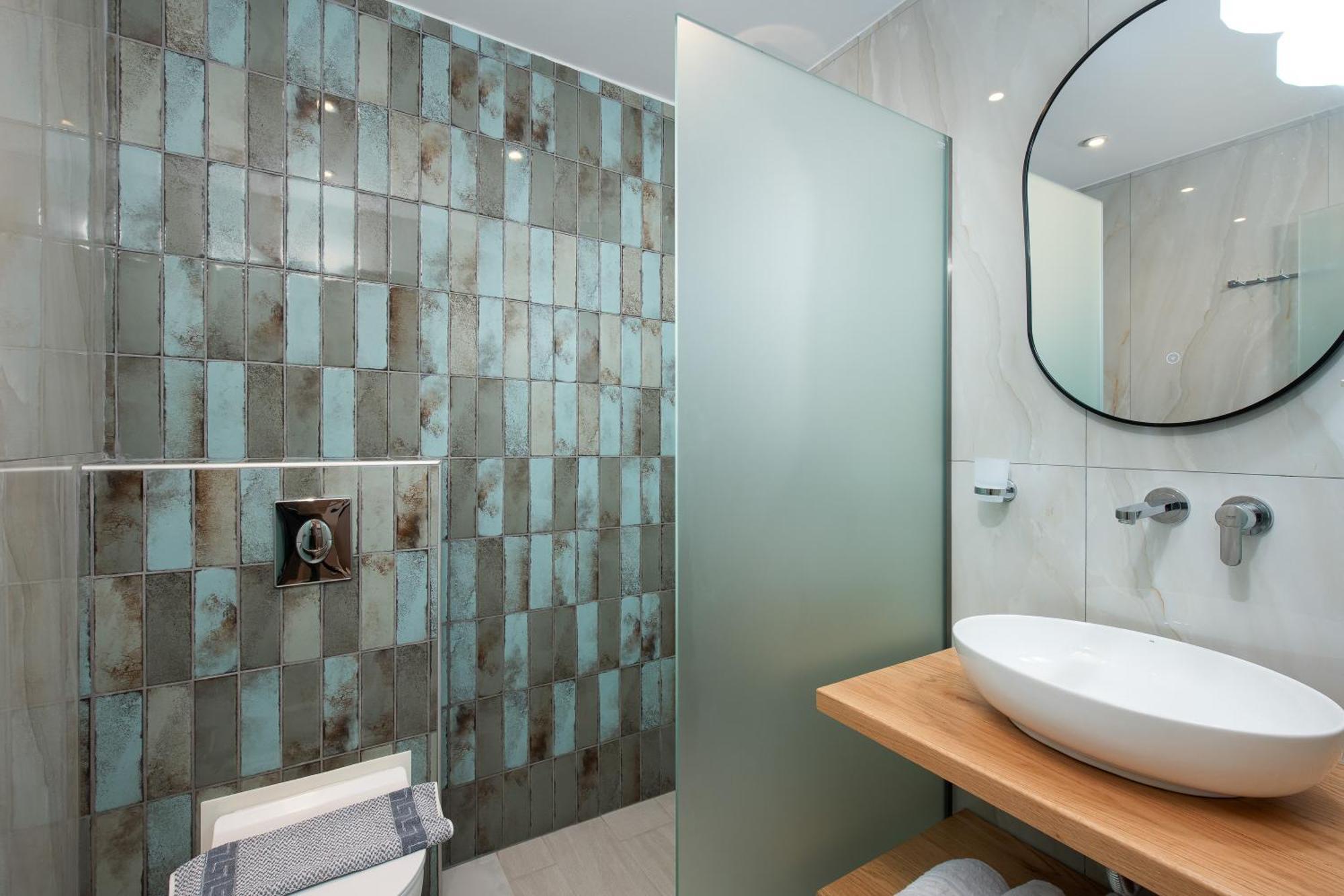 Olivento Beach Front Suites Потос Екстериор снимка