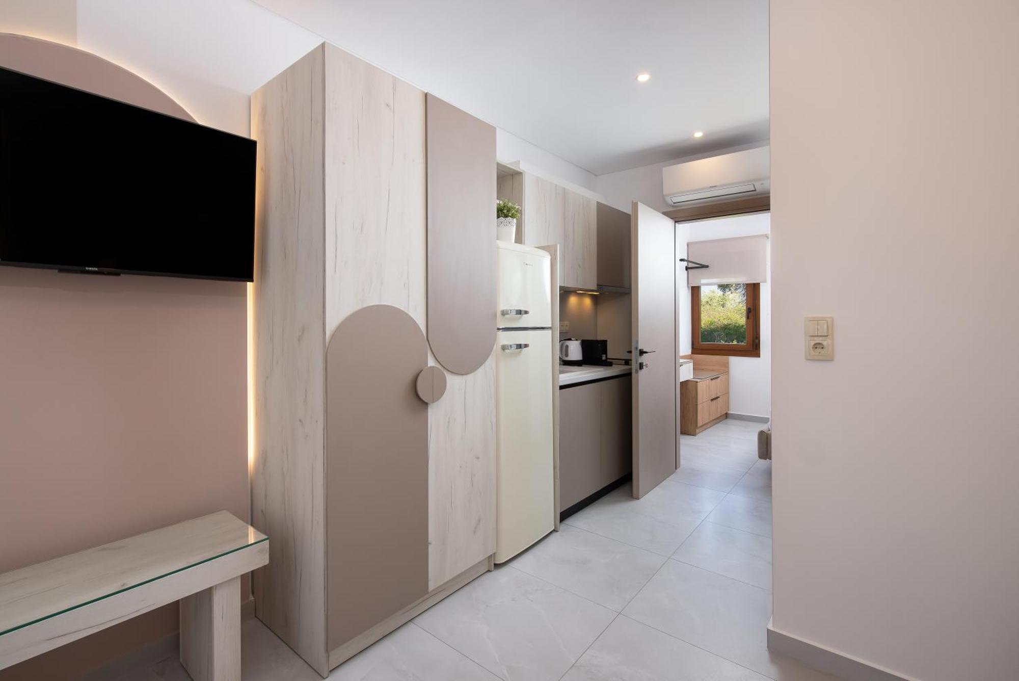 Olivento Beach Front Suites Потос Екстериор снимка