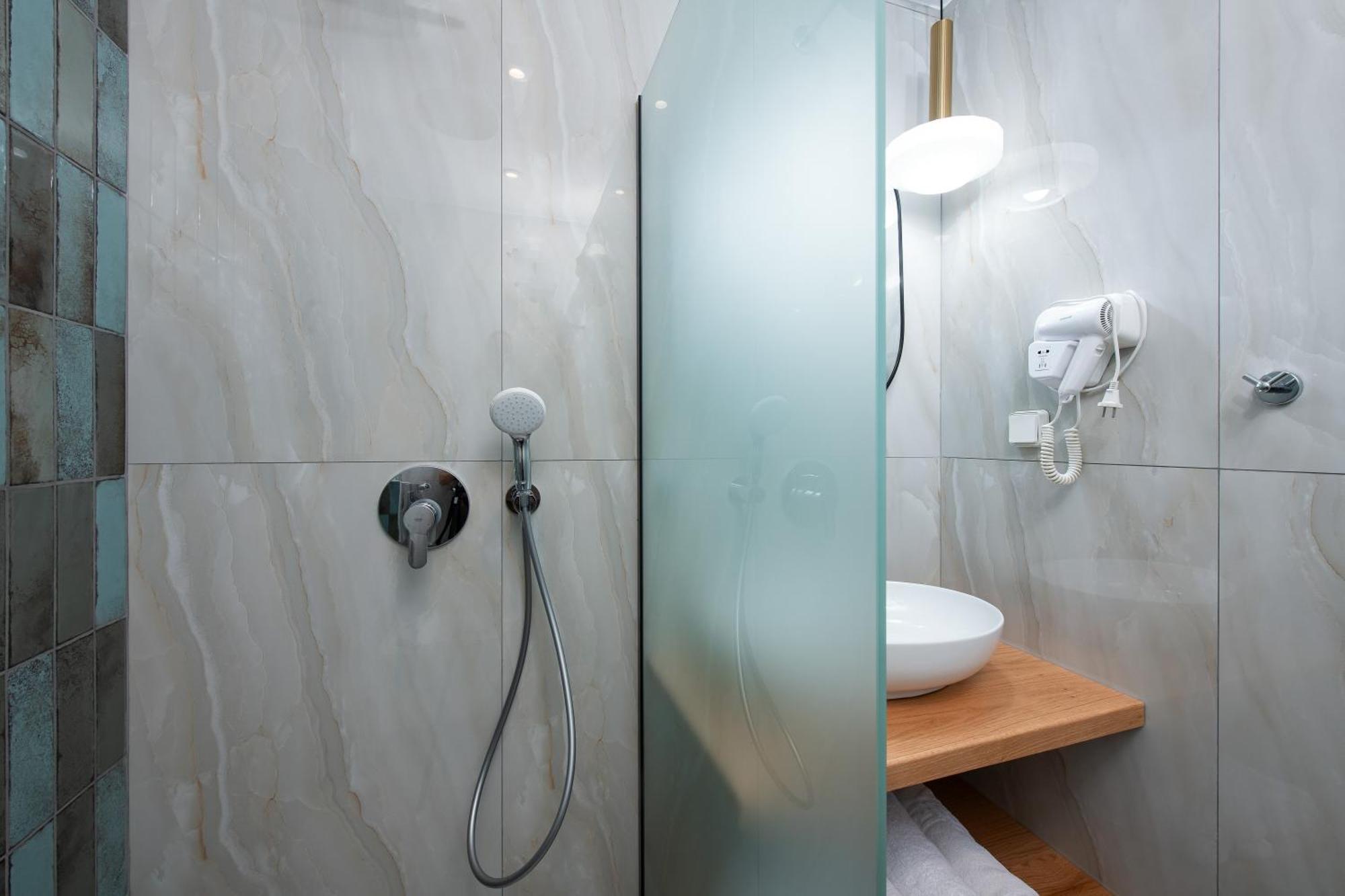 Olivento Beach Front Suites Потос Екстериор снимка