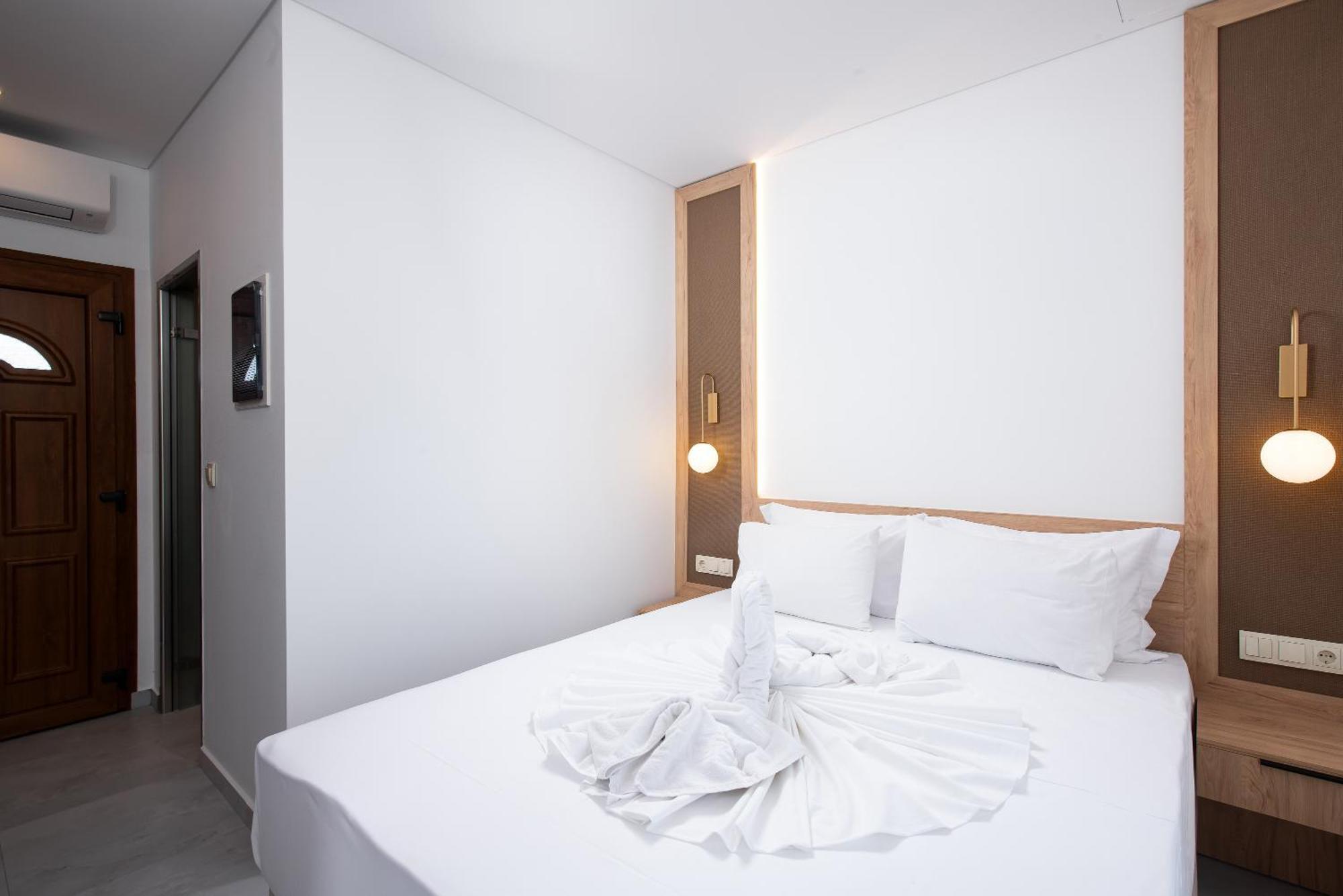 Olivento Beach Front Suites Потос Екстериор снимка