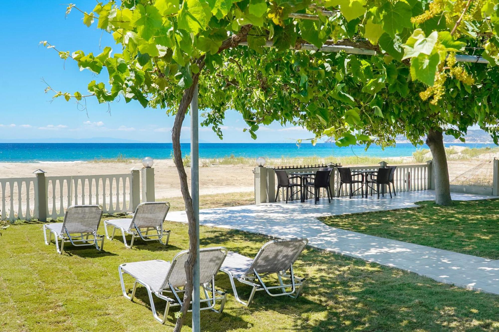 Olivento Beach Front Suites Потос Екстериор снимка