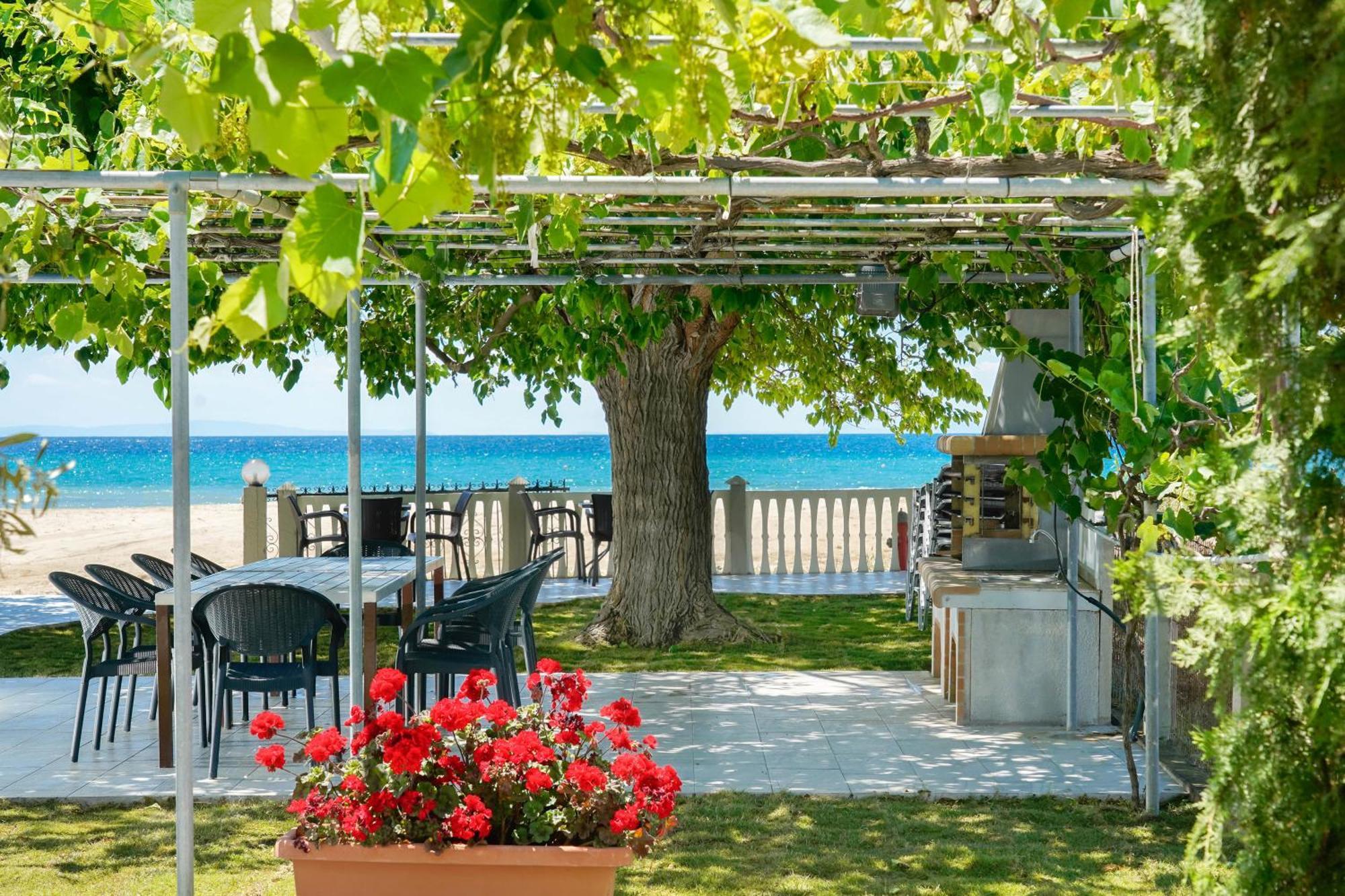 Olivento Beach Front Suites Потос Екстериор снимка