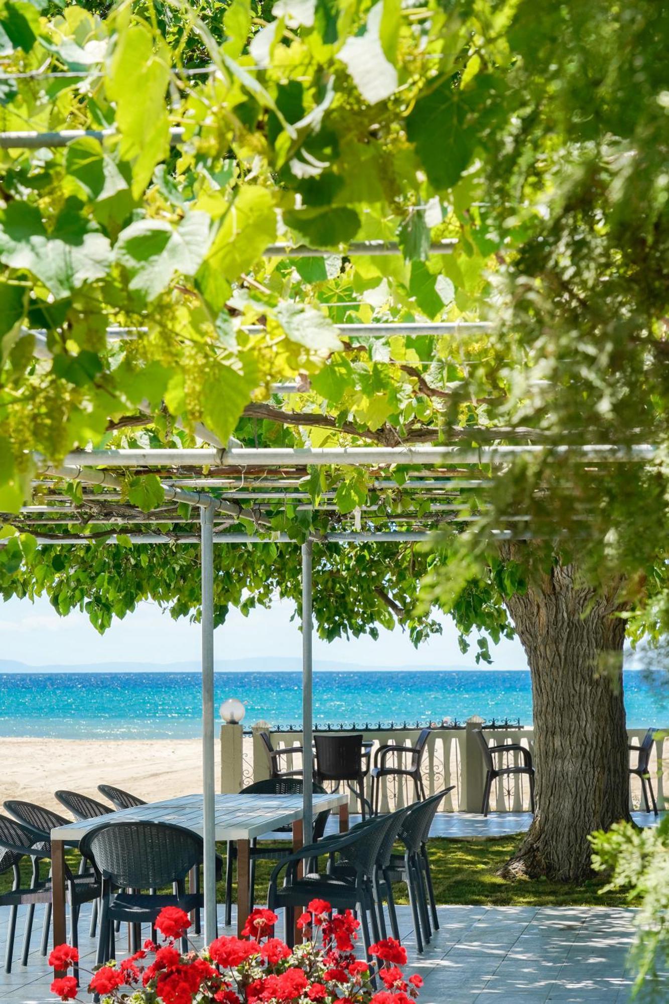 Olivento Beach Front Suites Потос Екстериор снимка