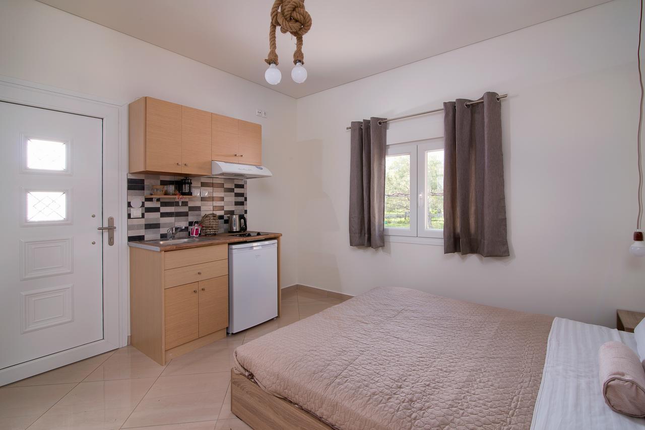 Olivento Beach Front Suites Потос Екстериор снимка